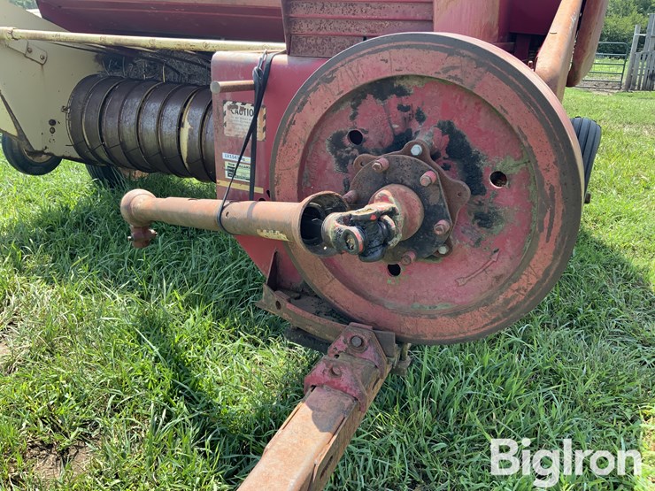 new-holland-270-image-10