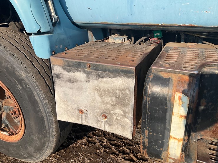 #1993-•-chevrolet-kodiak-single-axle-semi-tractor-image-23