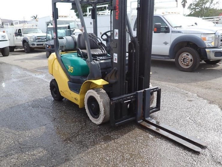 2008-komatsu-g25-forklift-image-2