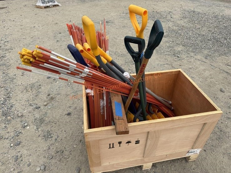 asst.-snow-shovels-&-reflective-rods-image-5