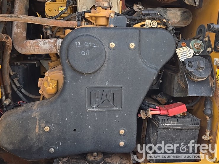 2020-caterpillar-272d-image-32