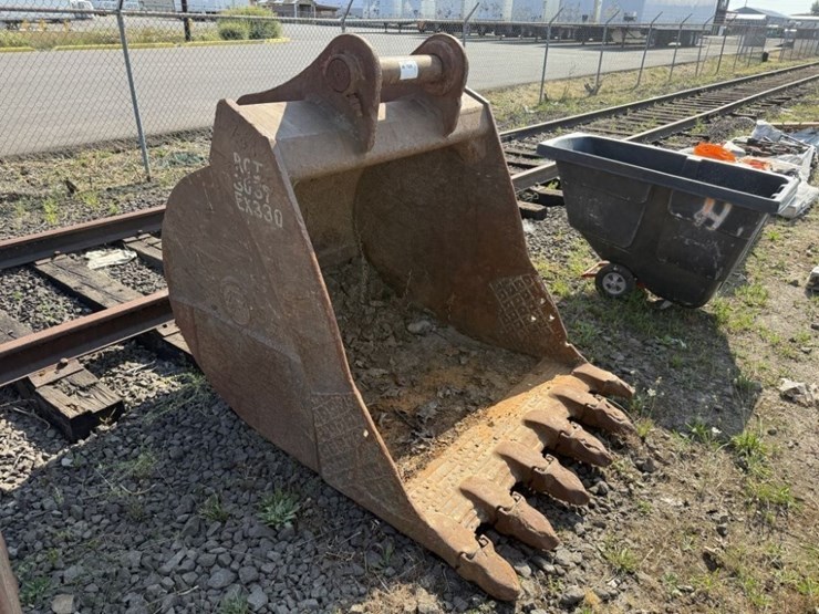 john-deere-330-image-2
