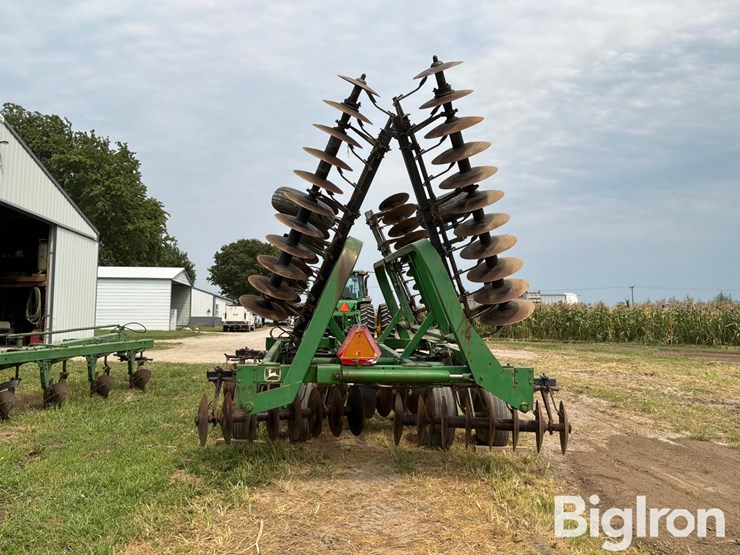 john-deere-230-image-6
