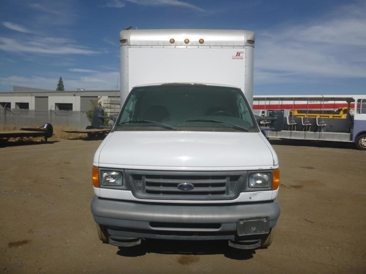 2007-ford-e450-image-9