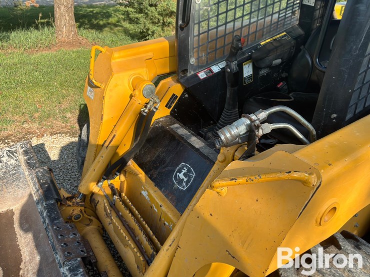 2004-john-deere-250-image-9
