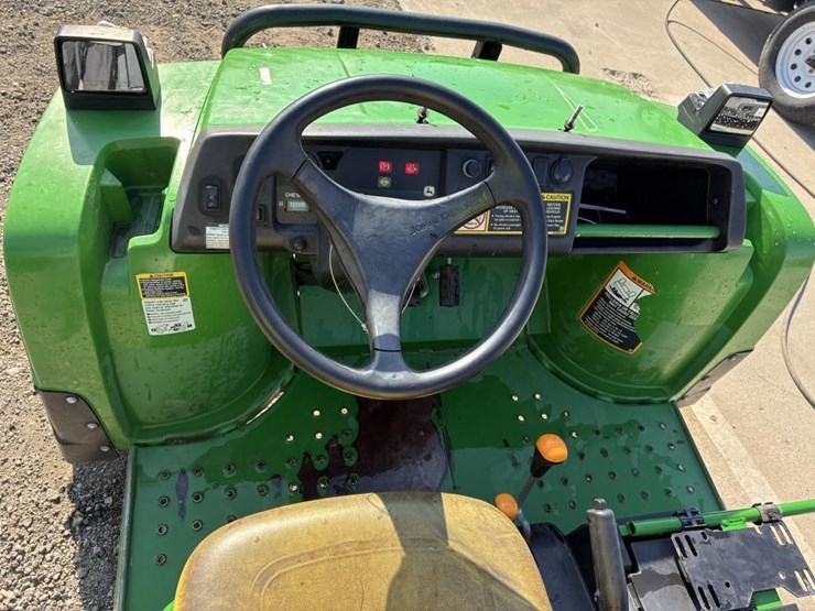 2019-john-deere-gator-image-17