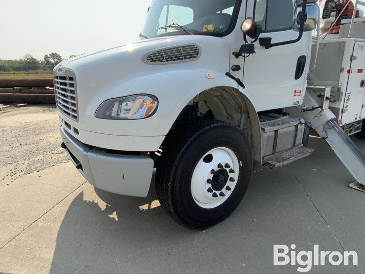 2015-freightliner-m2-106-image-20