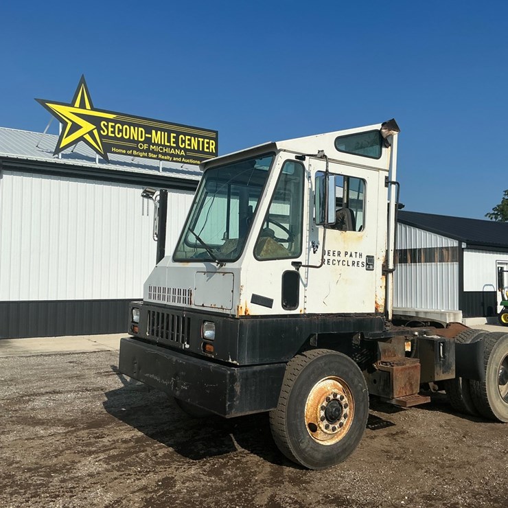 #1991 • 1997 Ottawa YT 30 Terminal Tractor