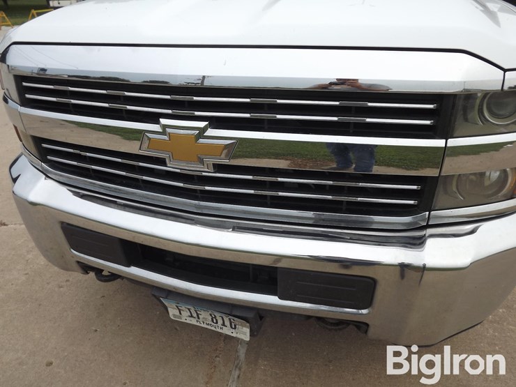 2017-chevrolet-k2500-image-11