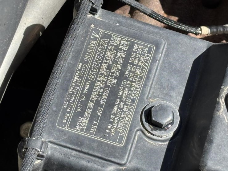 2020-deere-210l-image-69
