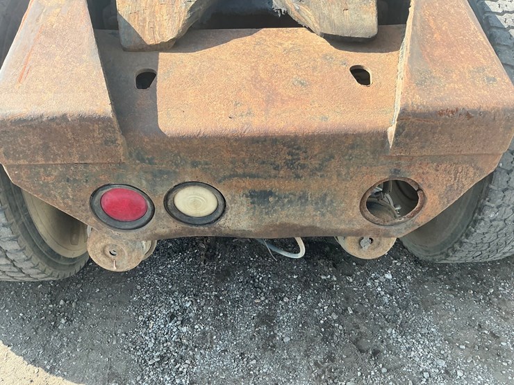 #1991-•-1997-ottawa-yt-30-terminal-tractor-image-10