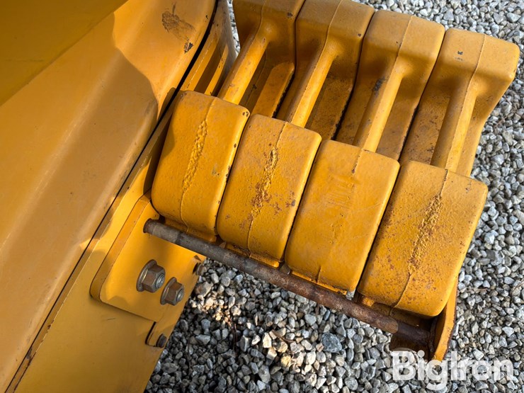 2004-john-deere-250-image-16