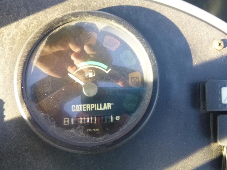 2013-caterpillar-cb22-image-23