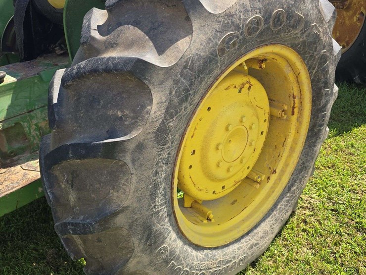 1977-john-deere-2040-image-11