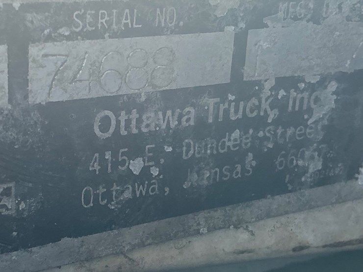 #1991-•-1997-ottawa-yt-30-terminal-tractor-image-22