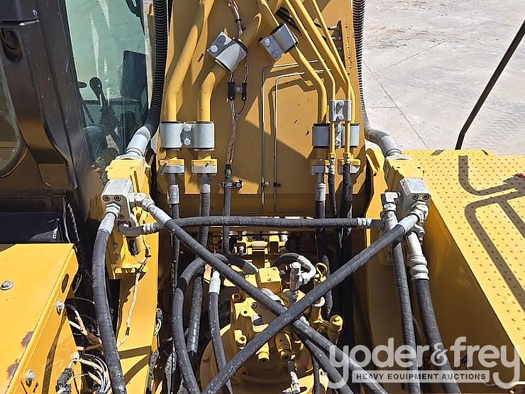 2019-caterpillar-336-image-52