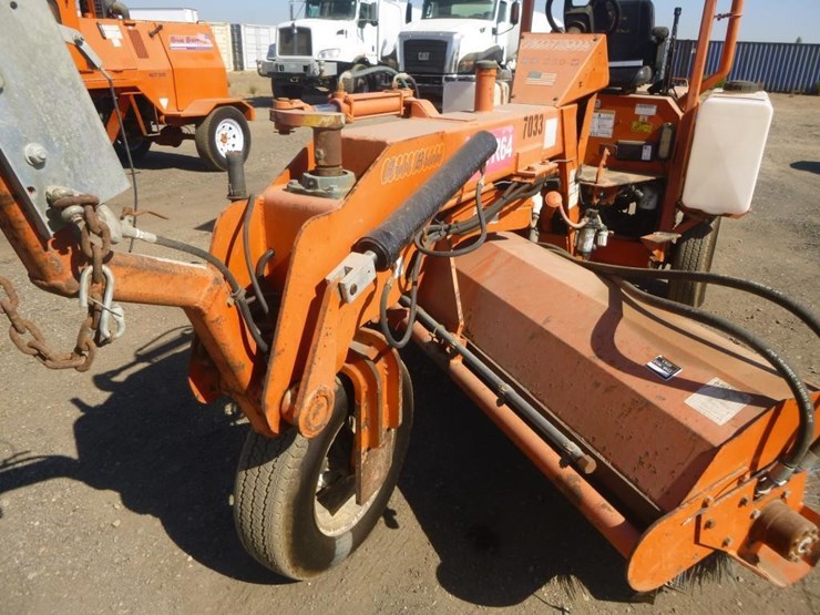 2014-broce-bb250b-3-wheel-sweeper-image-11