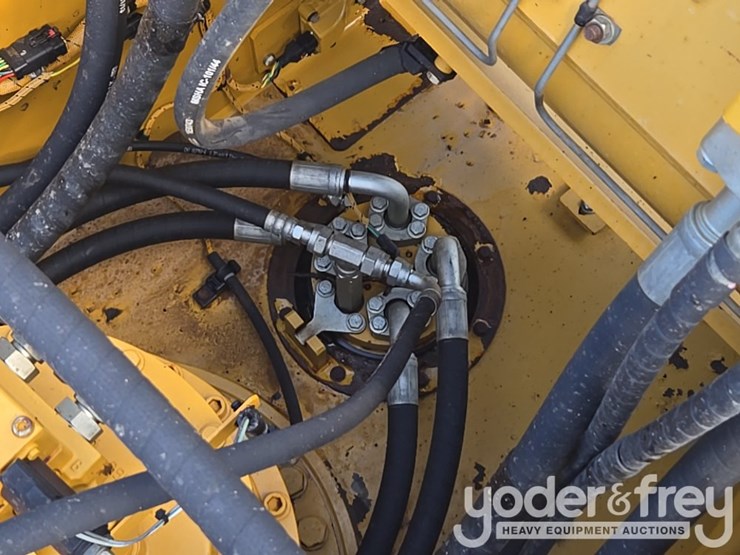 2019-caterpillar-336-image-50