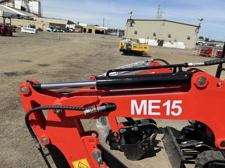 me15-hydraulic-excavator-image-11