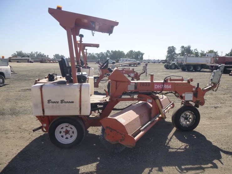 2014-broce-bb250b-3-wheel-sweeper-image-17