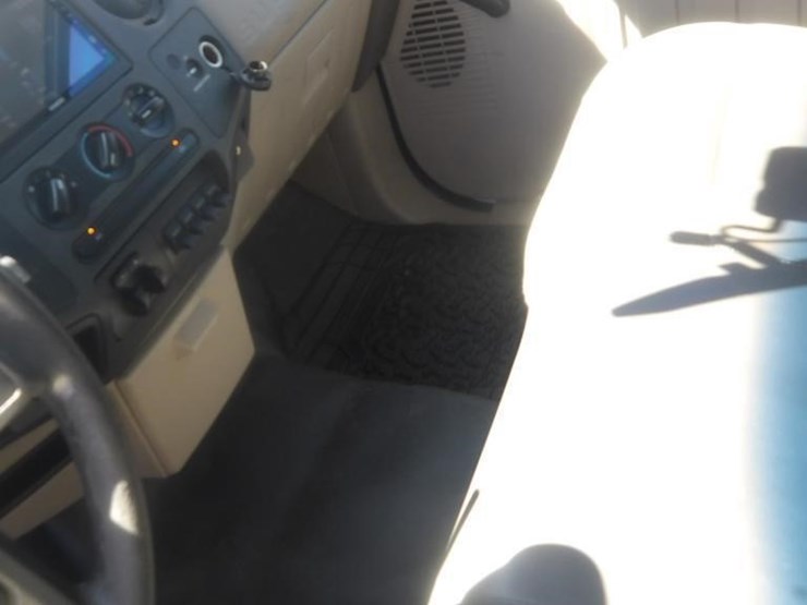 2010-ford-f250-image-19