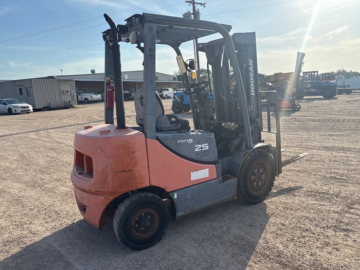 #2098-•-doosan-d25s-5-forklift-image-3