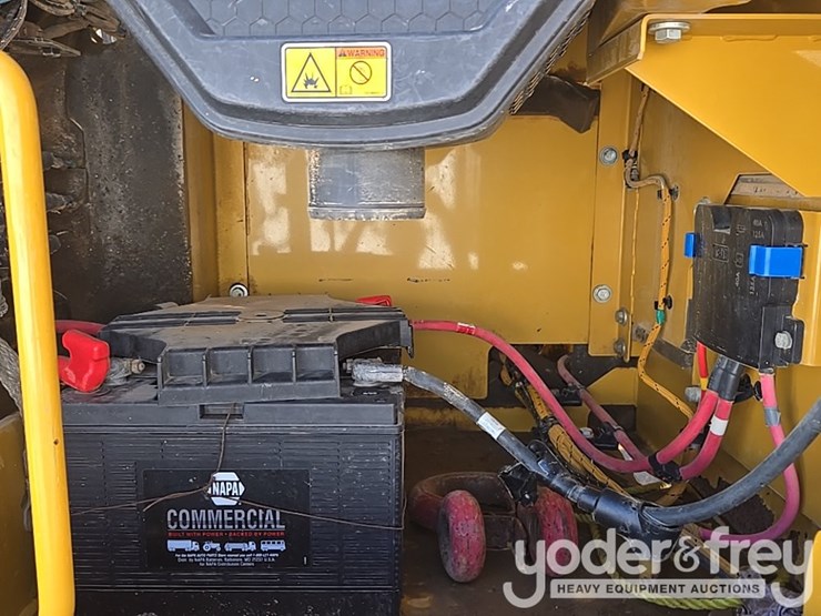 2019-caterpillar-336-image-30