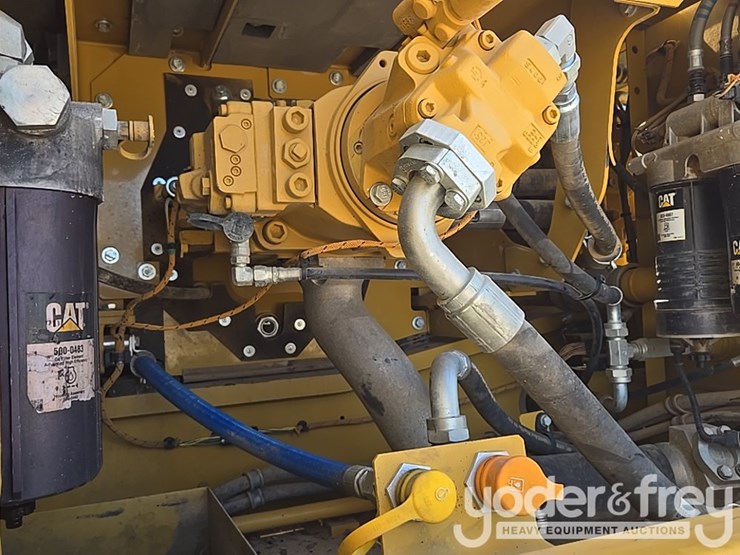 2019-caterpillar-336-image-40