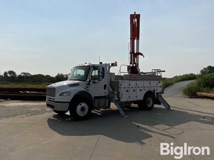 2015-freightliner-m2-106-image-9