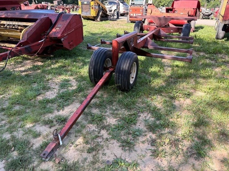 h&s-8-place-tri-cycle-front-bale-wagon-image-1