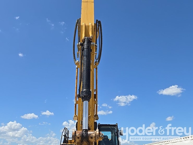 2019-caterpillar-336-image-28