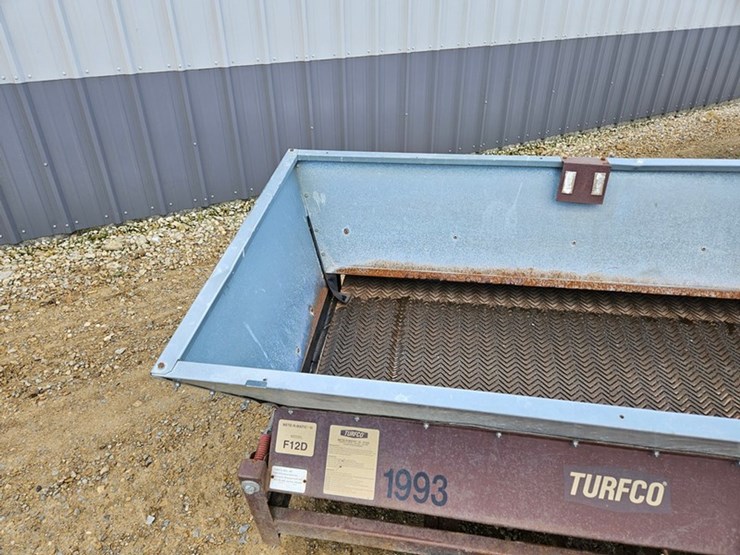 #12-•-turfco-meter-matic-iii-top-dresser-image-9