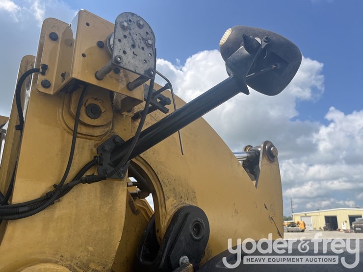 2016-caterpillar-926m-image-22