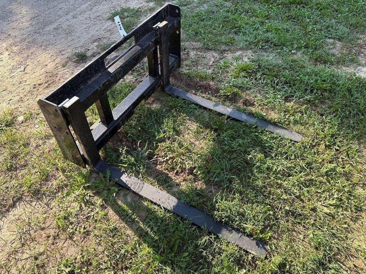 new-universal-mount-pallet-forks-42"-image-1