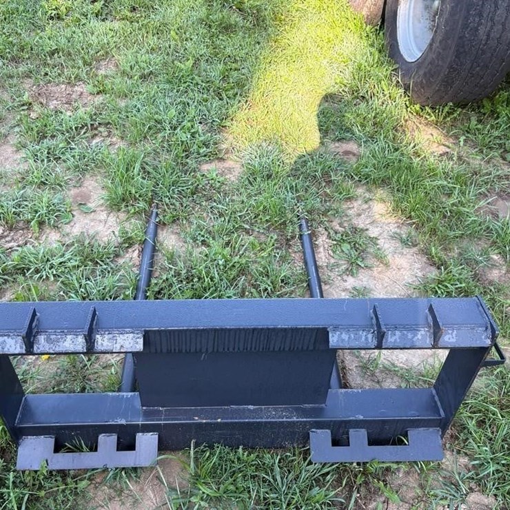 New Universal Mount Bale Spear