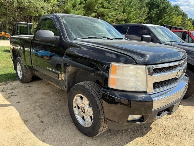 2007-chevrolet-silverado-1500-z71-image-2