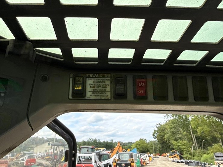 2007-bobcat-t320-image-22