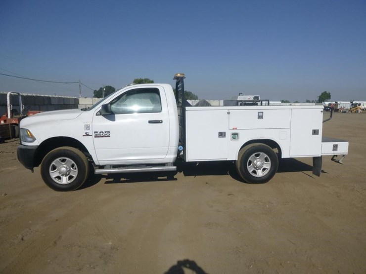 2016-dodge-3500-image-6