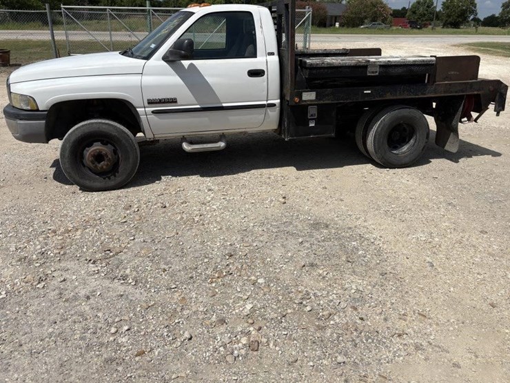 2001-dodge-3500-image-1