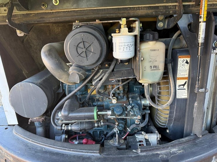 2011-bobcat-e32-image-15