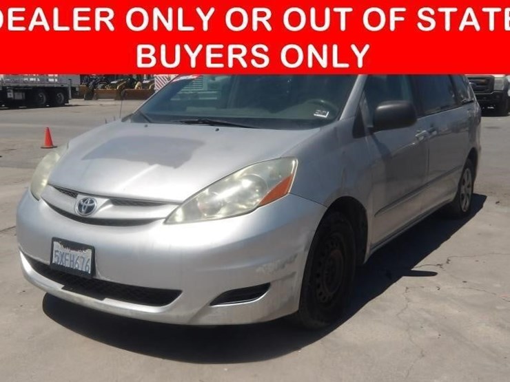 2006-toyota-sienna-le-image-1