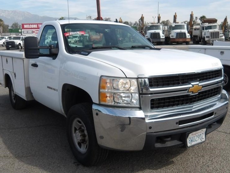 2009-chevrolet-silverado-2500-image-3