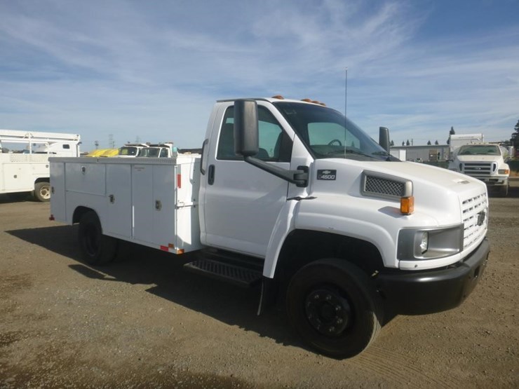 2003-chevrolet-c4500-utility-truck-image-2
