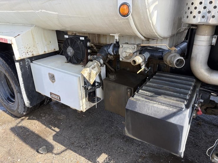 2006-international-7500-water-truck-image-13