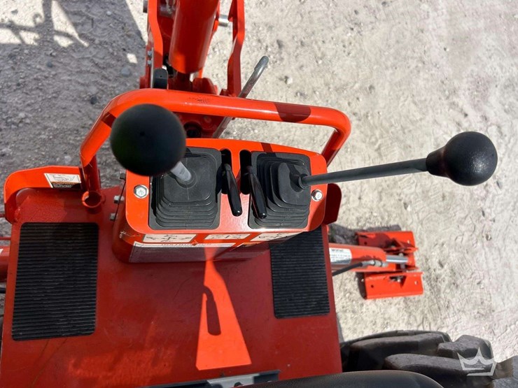 2024-kubota-l2502hst-image-24