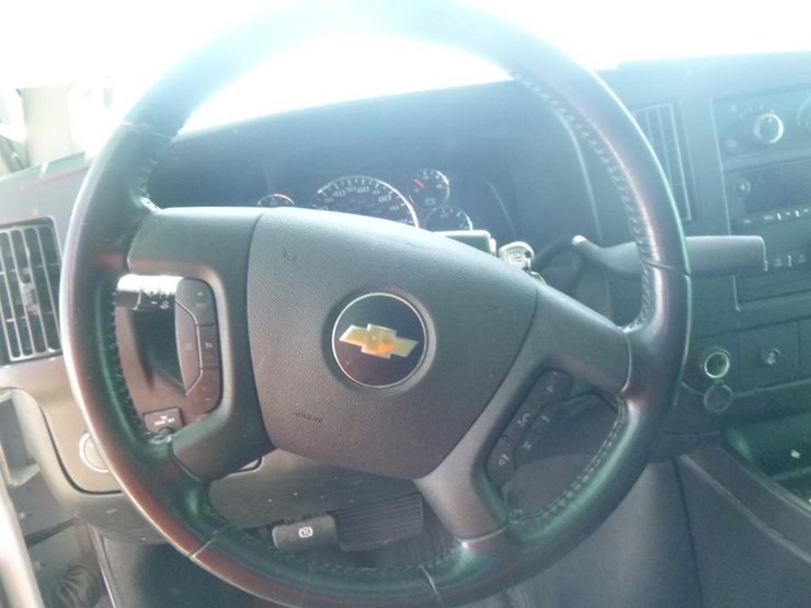 2015-chevrolet-express-2500-image-9