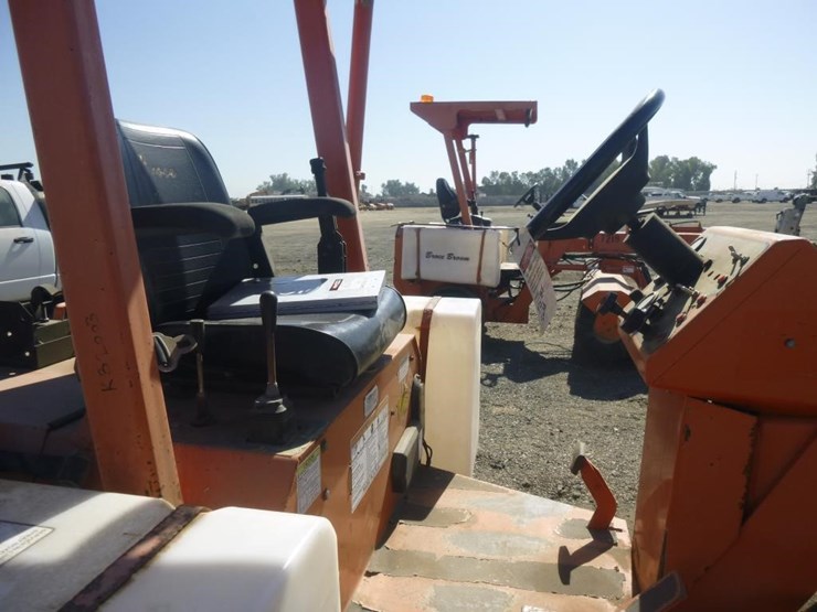 2014-broce-bb250b-3-wheel-sweeper-image-18