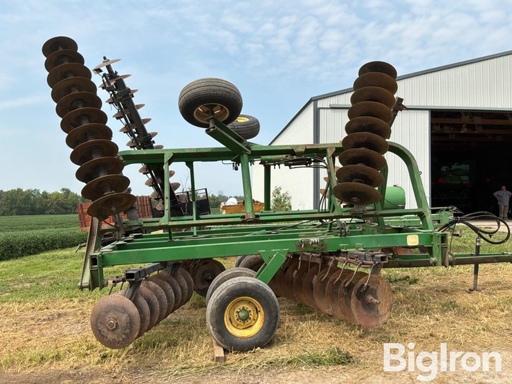 john-deere-230-image-4