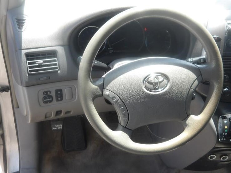 2006-toyota-sienna-le-image-18