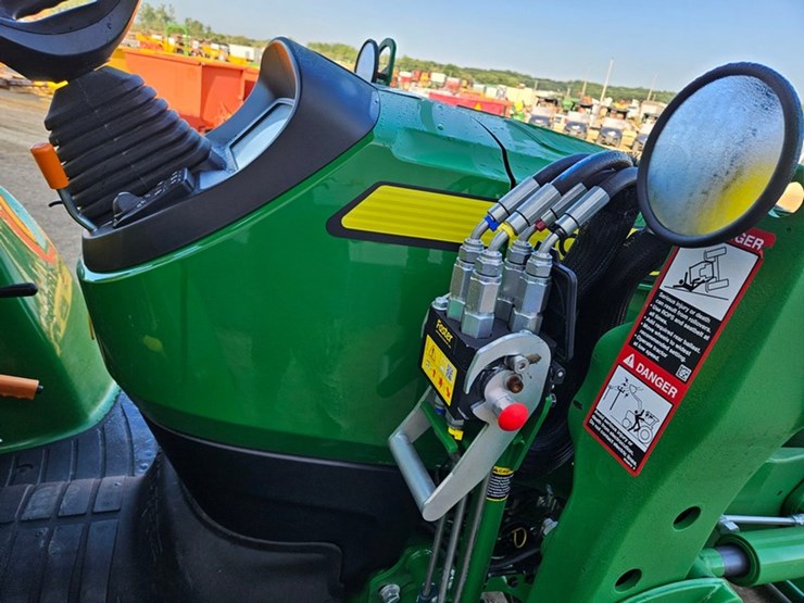 john-deere-3033r-image-42